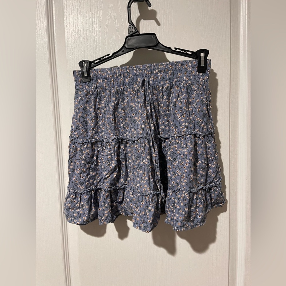Women’s Size Small Blue Floral Skirt.